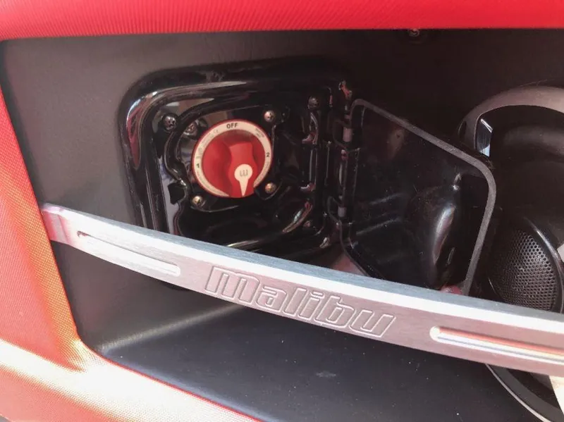 Slide: The Image of Malibu Wakesetter 23 LSV 2018 - 5