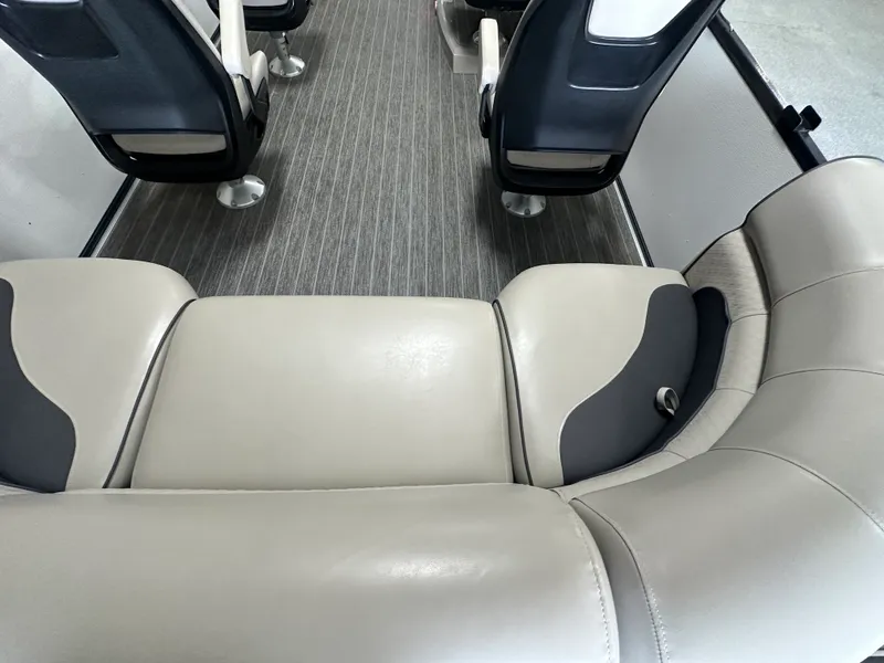 Slide: The Image of Premier 250 Solaris 2022 - 13