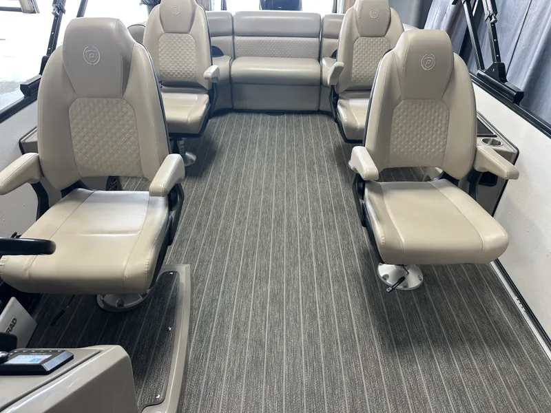 Slide: The Image of Premier 250 Solaris 2022 - 29