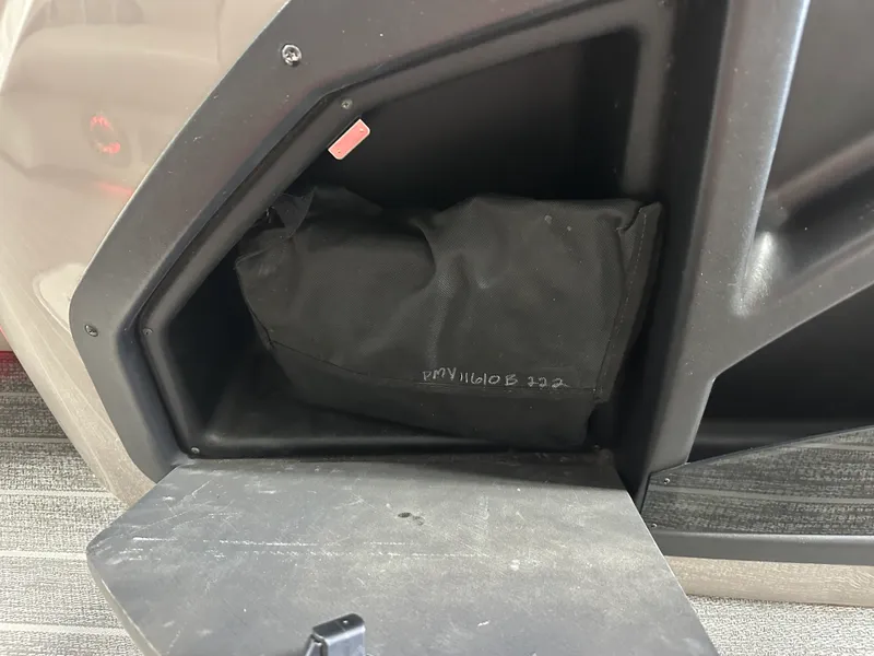 Slide: The Image of Premier 250 Solaris 2022 - 42