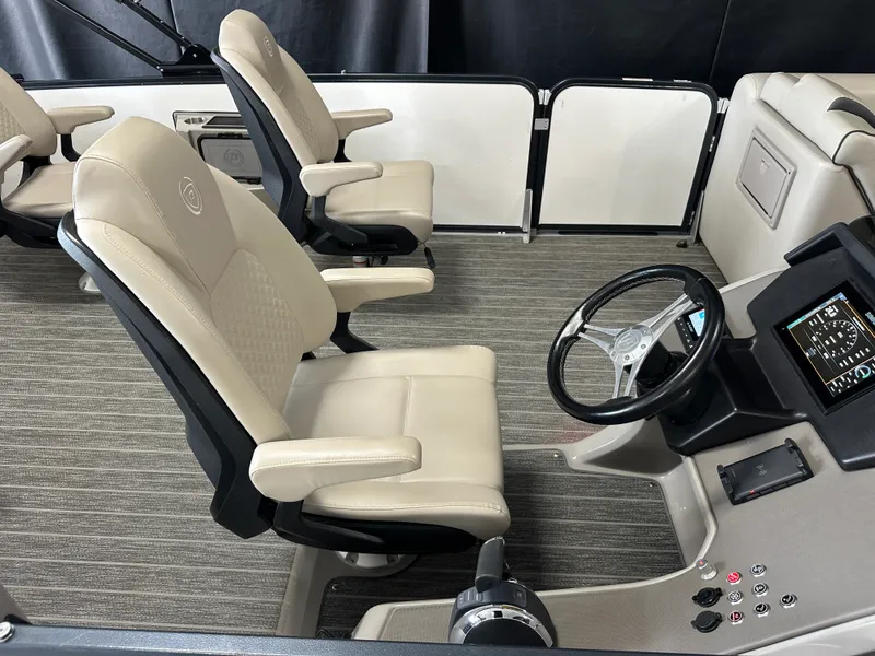 Slide: The Image of Premier 250 Solaris 2022 - 5