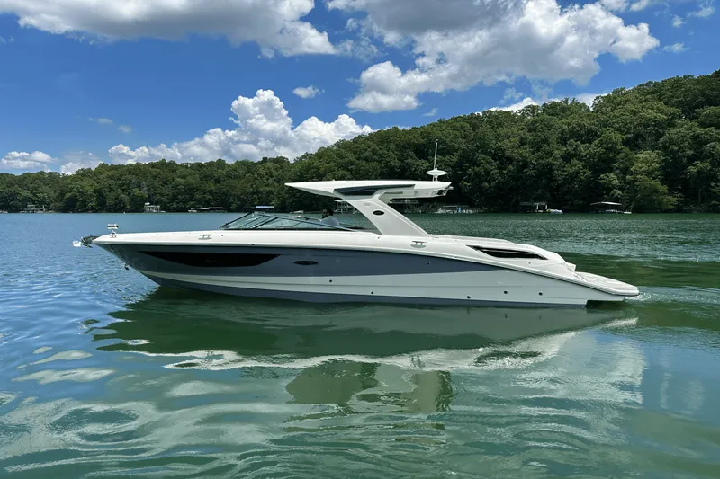 The Image of Sea Ray SLX 350 2026 - 0