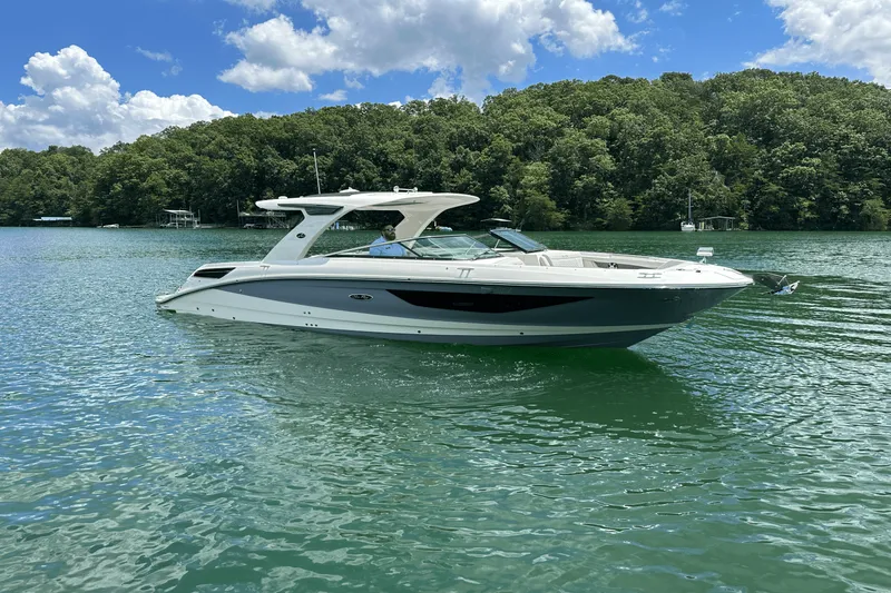 Slide: The Image of Sea Ray SLX 350 2026 - 10