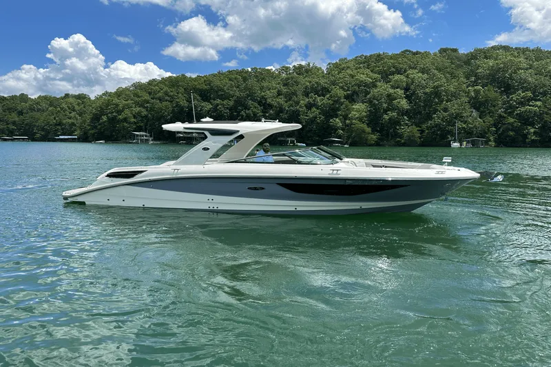 Slide: The Image of Sea Ray SLX 350 2026 - 12