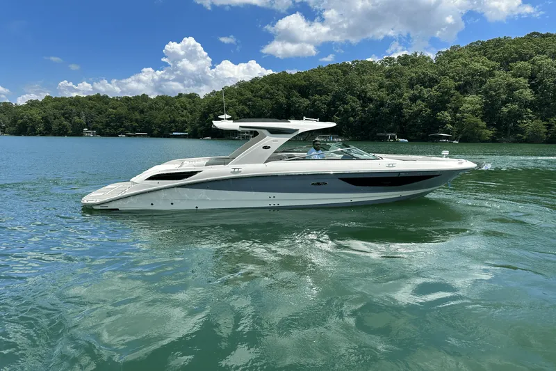 Slide: The Image of Sea Ray SLX 350 2026 - 13