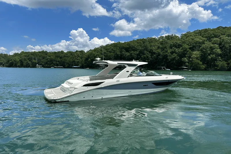 Slide: The Image of Sea Ray SLX 350 2026 - 15