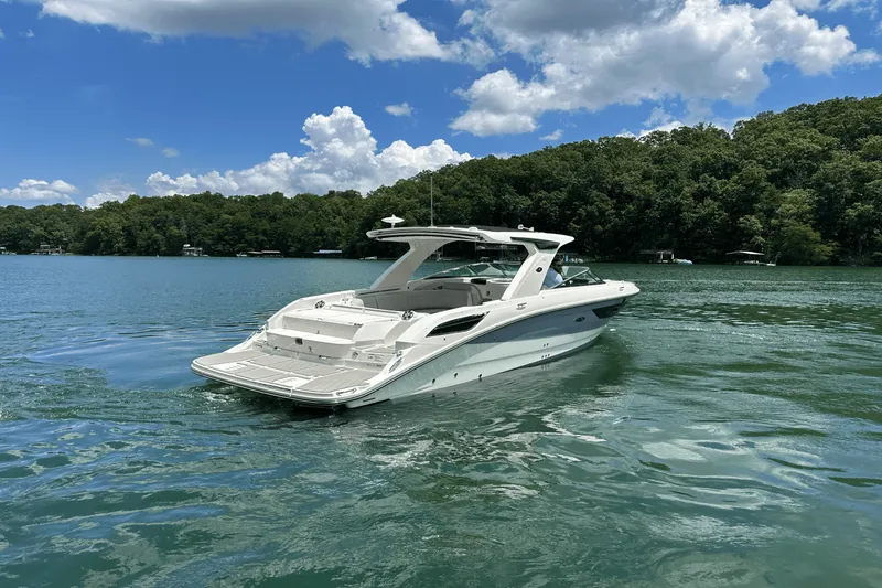 Slide: The Image of Sea Ray SLX 350 2026 - 16