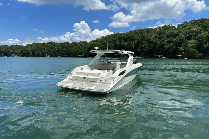 Slide: The Image of Sea Ray SLX 350 2026 - 17