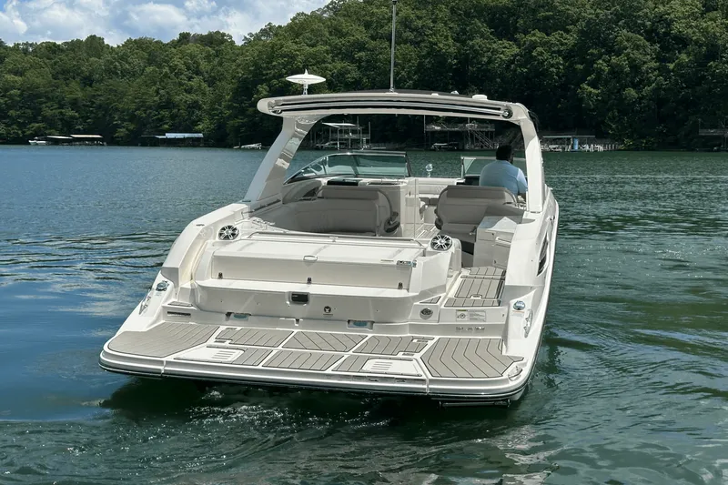 Slide: The Image of Sea Ray SLX 350 2026 - 18