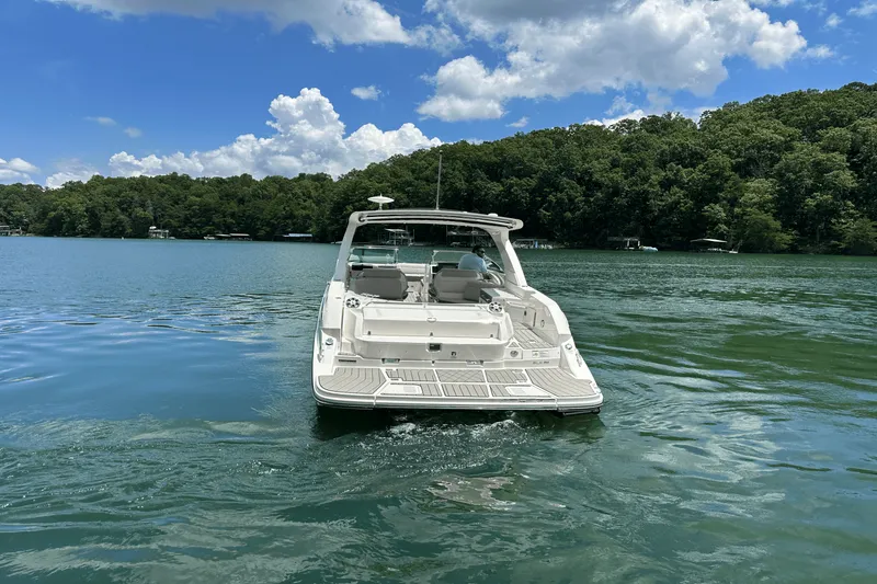 Slide: The Image of Sea Ray SLX 350 2026 - 19