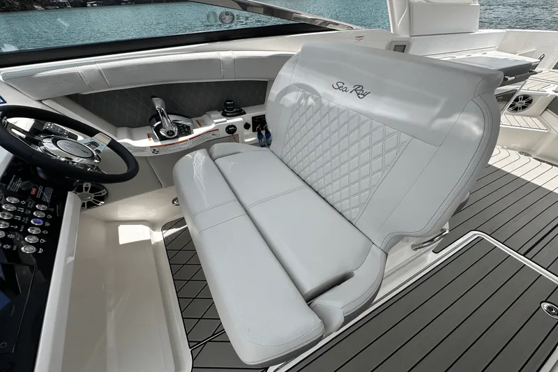 Slide: The Image of Sea Ray SLX 350 2026 - 22