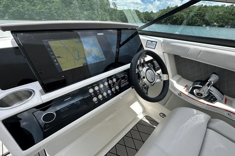 Slide: The Image of Sea Ray SLX 350 2026 - 23