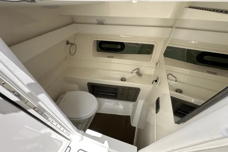 Slide: The Image of Sea Ray SLX 350 2026 - 26