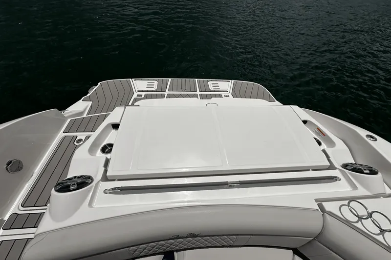 Slide: The Image of Sea Ray SLX 350 2026 - 35