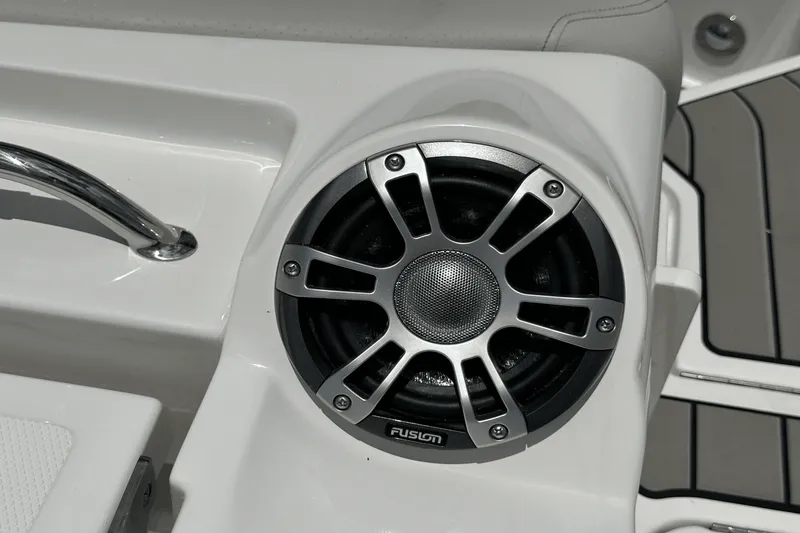 Slide: The Image of Sea Ray SLX 350 2026 - 37