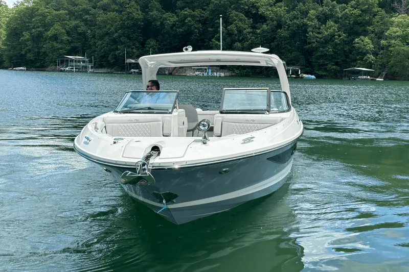 Slide: The Image of Sea Ray SLX 350 2026 - 4