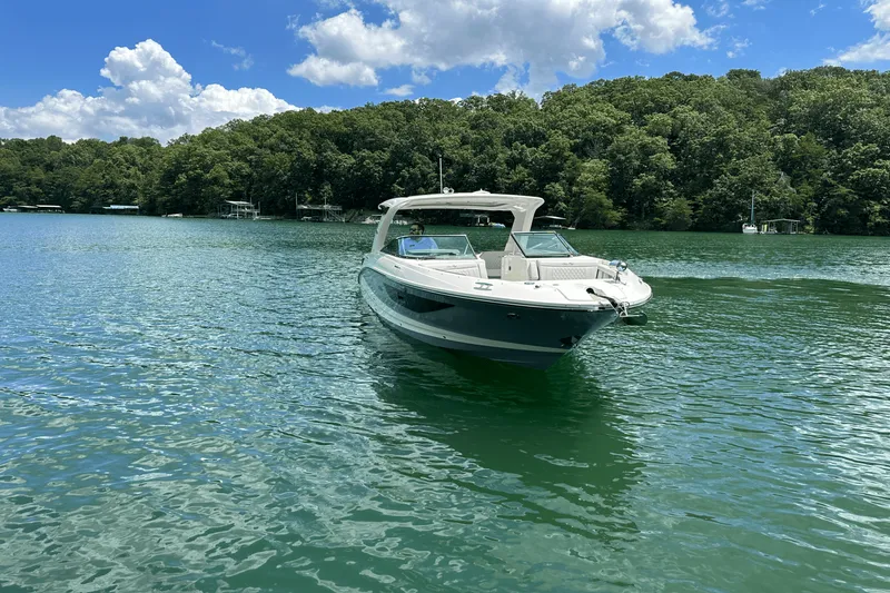 Slide: The Image of Sea Ray SLX 350 2026 - 8