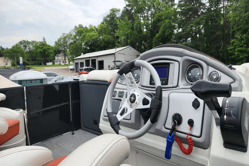 Slide: The Image of Berkshire 23SRFX ARCH S 2017 - 10