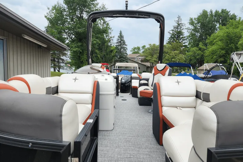 Slide: The Image of Berkshire 23SRFX ARCH S 2017 - 11