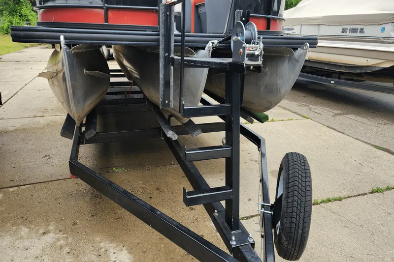 Slide: The Image of Berkshire 23SRFX ARCH S 2017 - 12