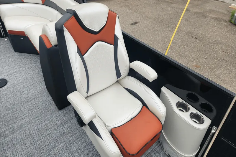 Slide: The Image of Berkshire 23SRFX ARCH S 2017 - 17