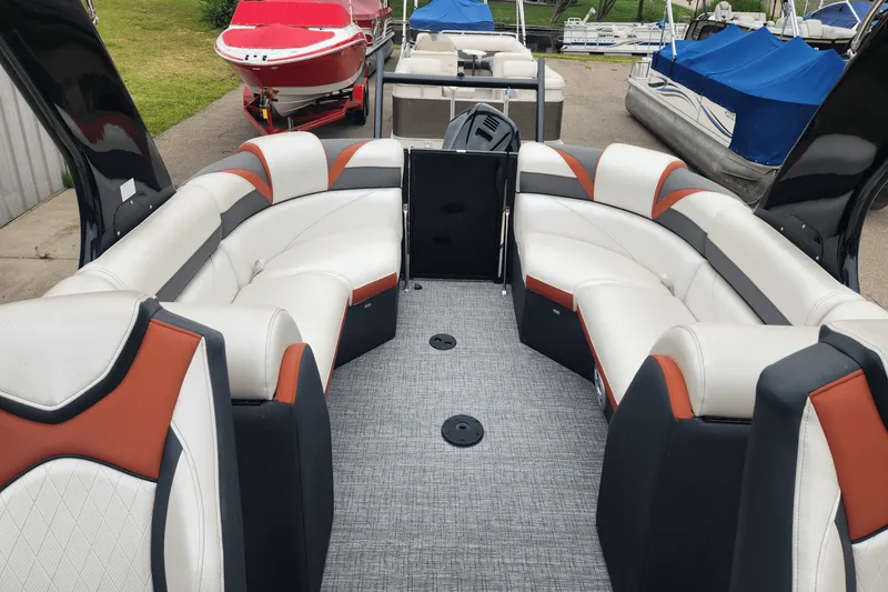 Slide: The Image of Berkshire 23SRFX ARCH S 2017 - 19