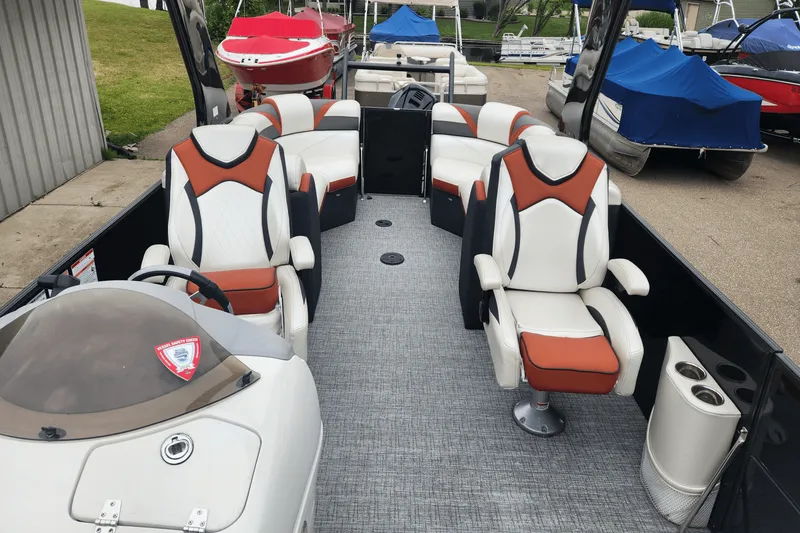 Slide: The Image of Berkshire 23SRFX ARCH S 2017 - 21