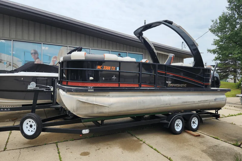 Slide: The Image of Berkshire 23SRFX ARCH S 2017 - 3