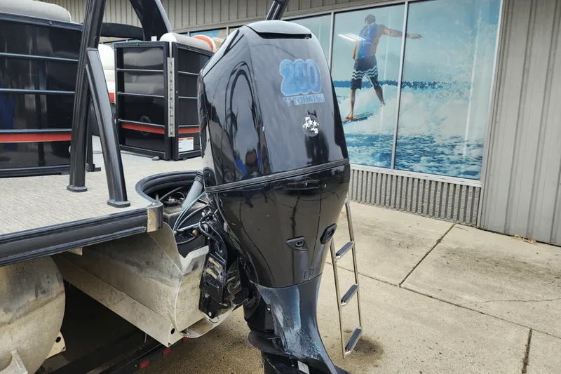 Slide: The Image of Berkshire 23SRFX ARCH S 2017 - 6