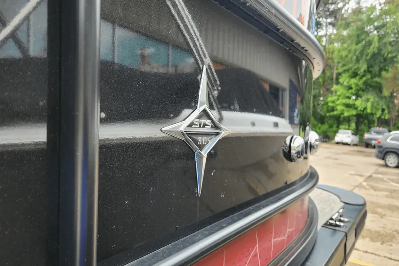 Slide: The Image of Berkshire 23SRFX ARCH S 2017 - 7