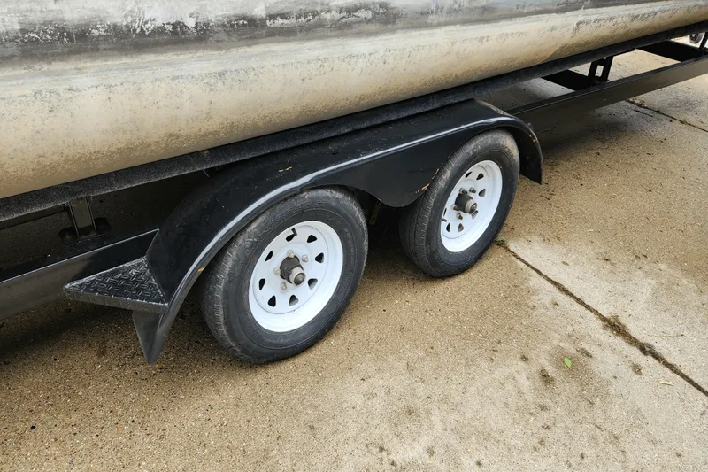 Slide: The Image of Berkshire 23SRFX ARCH S 2017 - 8