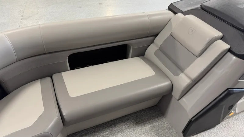 Slide: The Image of Premier 230 SUNSATION 2024 - 17