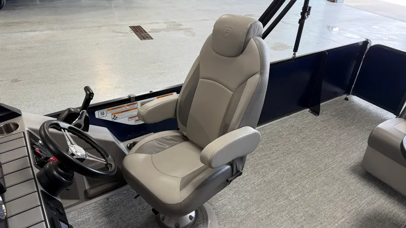 Slide: The Image of Premier 230 SUNSATION 2024 - 36