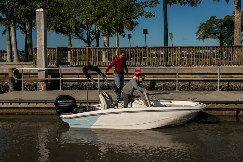 Slide: The Image of Boston Whaler 130 Super Sport 2025 - 15