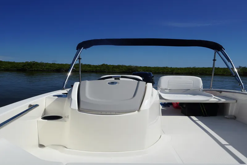 Slide: The Image of Boston Whaler 130 Super Sport 2025 - 34