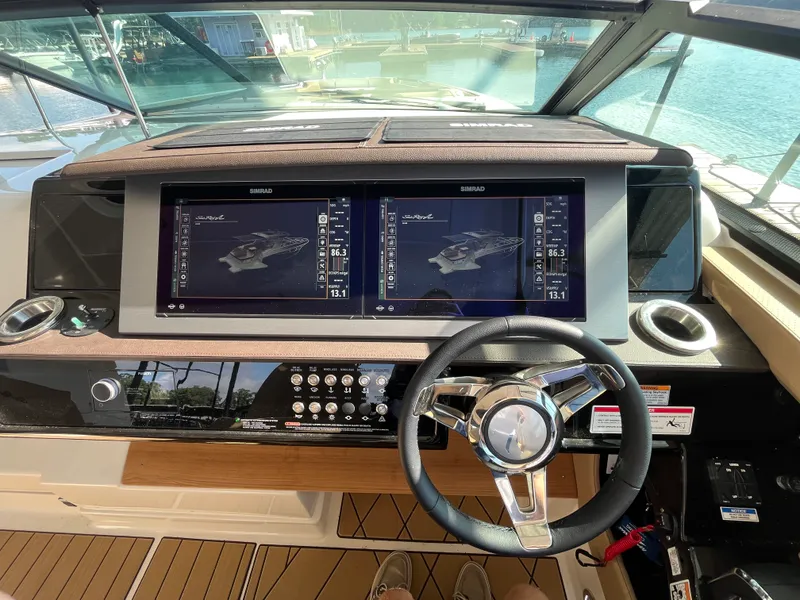 Slide: The Image of Sea Ray SLX 400 2026 - 15