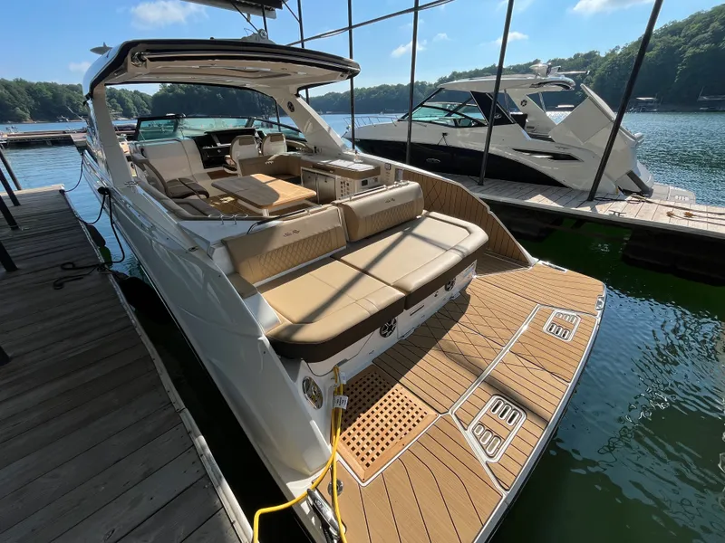 Slide: The Image of Sea Ray SLX 400 2026 - 26