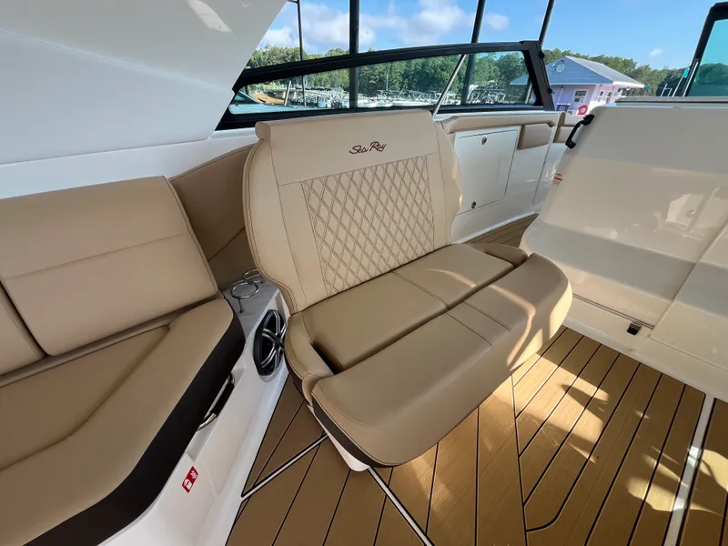 Slide: The Image of Sea Ray SLX 400 2026 - 13