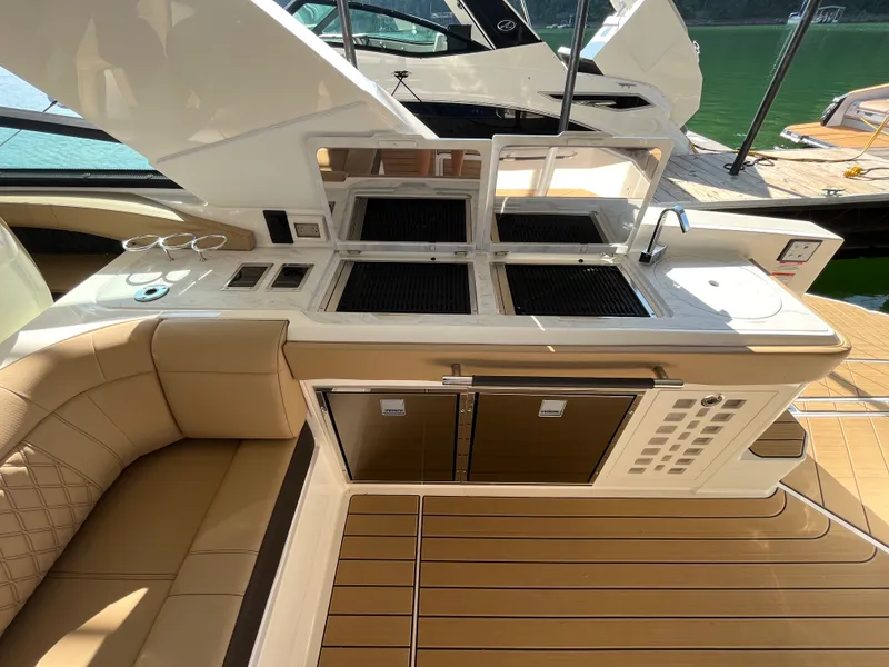 Slide: The Image of Sea Ray SLX 400 2026 - 11