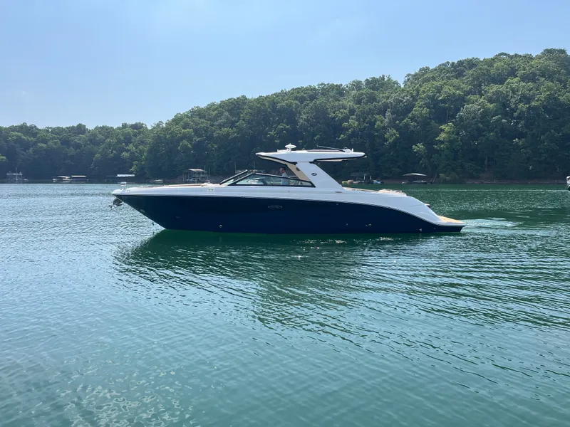 Slide: The Image of Sea Ray SLX 400 2026 - 2