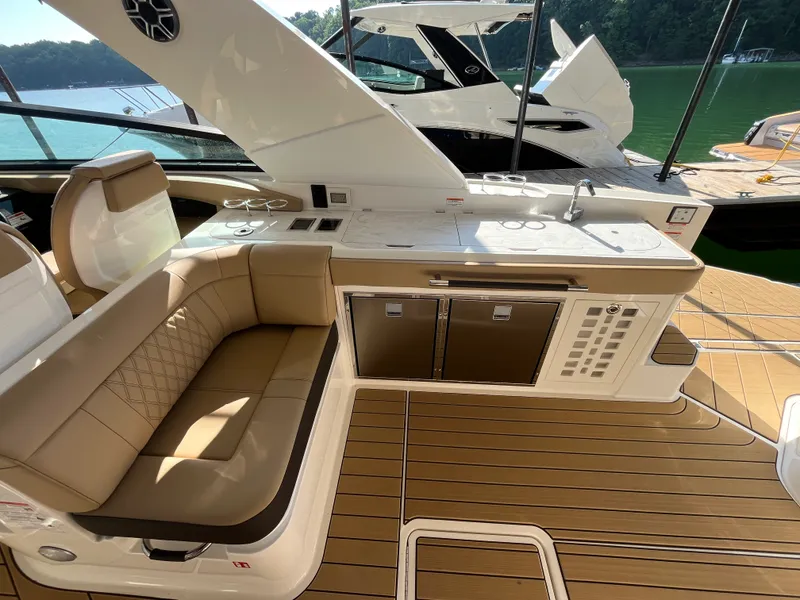 Slide: The Image of Sea Ray SLX 400 2026 - 10