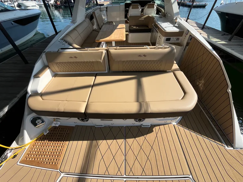 Slide: The Image of Sea Ray SLX 400 2026 - 9