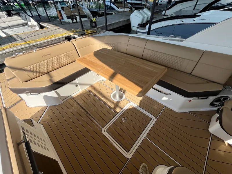 Slide: The Image of Sea Ray SLX 400 2026 - 27