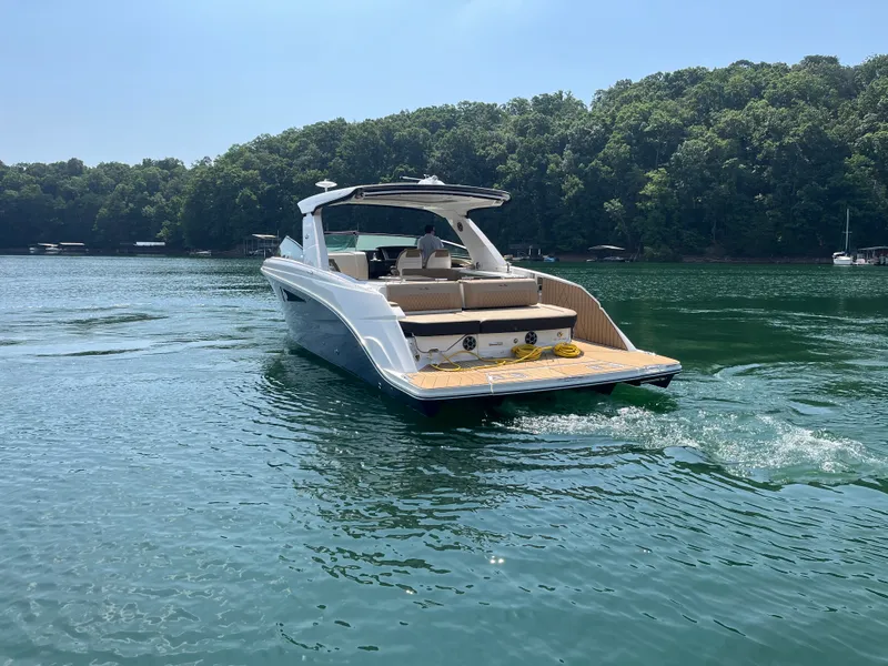Slide: The Image of Sea Ray SLX 400 2026 - 7