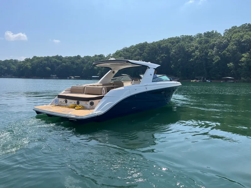 Slide: The Image of Sea Ray SLX 400 2026 - 5