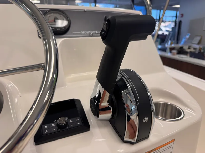 Slide: The Image of Boston Whaler 170 Montauk 2026 - 22