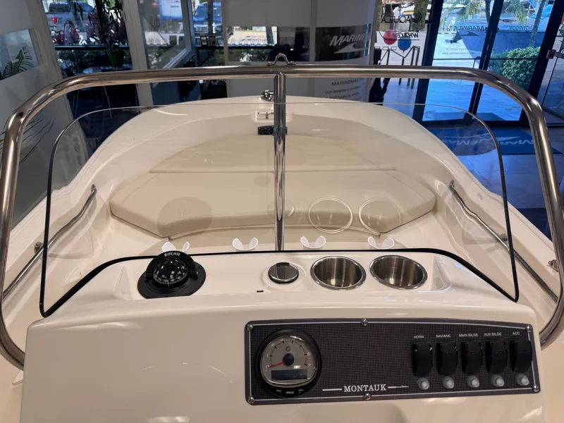 Slide: The Image of Boston Whaler 170 Montauk 2026 - 24