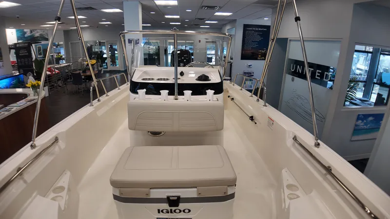 Slide: The Image of Boston Whaler 170 Montauk 2026 - 28