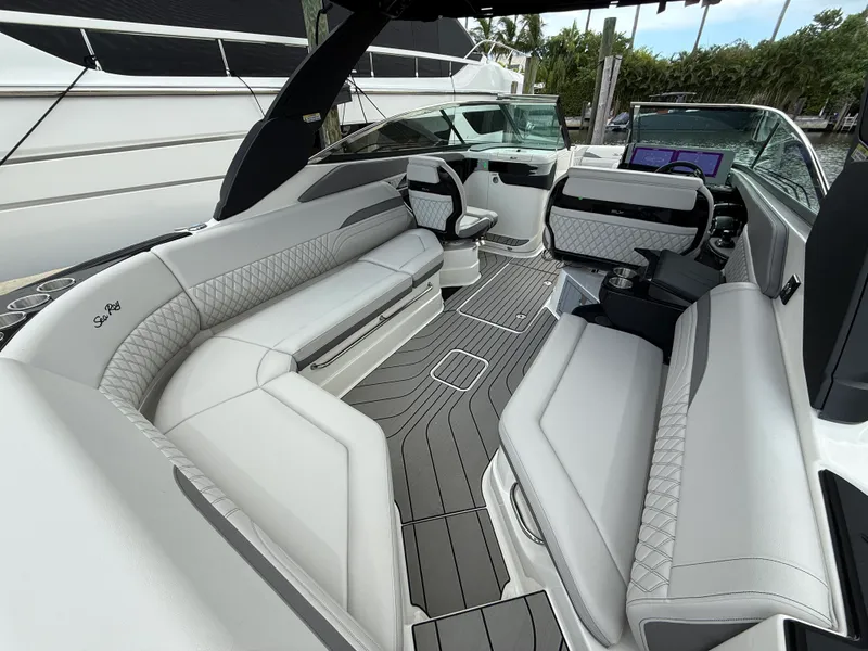 Slide: The Image of Sea Ray SLX 280 Outboard 2026 - 15