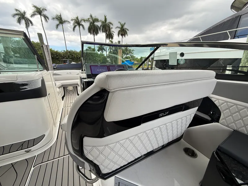 Slide: The Image of Sea Ray SLX 280 Outboard 2026 - 16